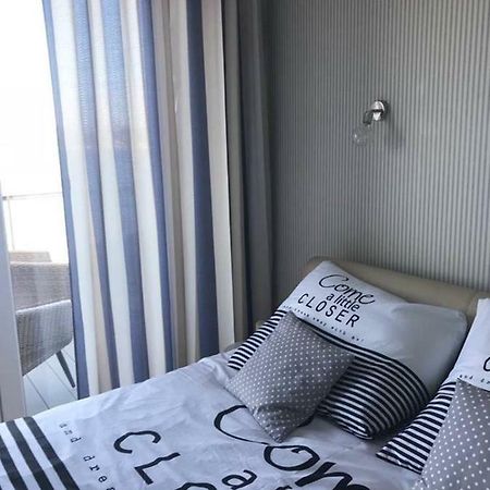 Apartament Z Widokiem Na Jezioro Lejlighed Rydzewo Eksteriør billede